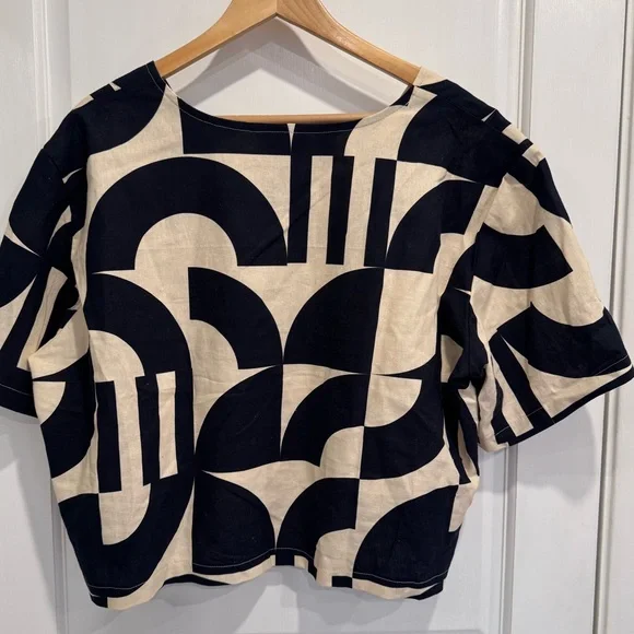 Ersa Fibers Frankie top in Child’s Play black cream Graphic Print Top linen 3XL - Picture 9 of 16